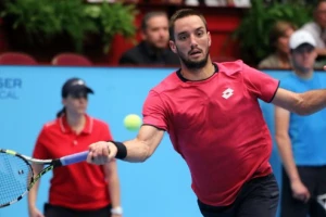 Troicki lako protiv Rumuna