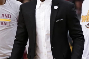 Lebron NIJE odmarao, noćas je bio i trener!