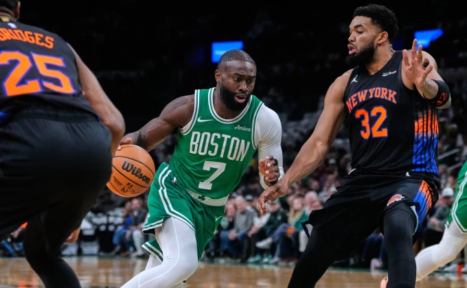 AP Photo/Charles Krupa)