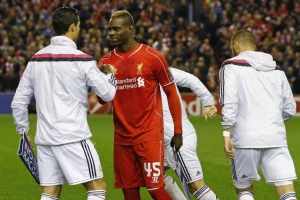 Liverpul - Baloteli kao kišobran...
