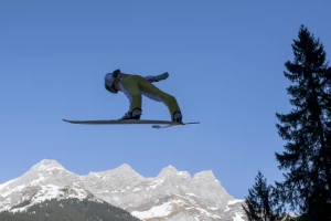 Dominira na svim poljima - Peter Prevc svetski prvak u ski letovima!