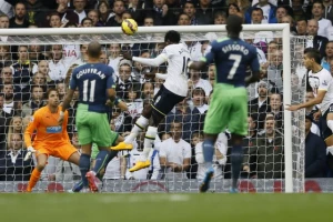 Vratio se Adebajor, kreće u misiju!