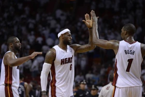 Lebron ne može bez "velike" trojke, da li je ovo centar za titulu Lejkersa? Šta su opcije?