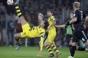 Dortmund poručuje Van Galu: "Humels košta 47 miliona!"