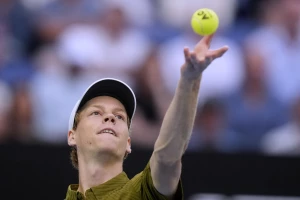 Siner rutinski pronašao put do polufinala sa Novakom!