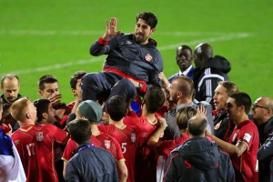 Fudbalska močvara ili kako ćemo proždrati Veljka Paunovića za doručak...