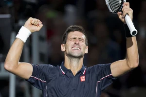 London - Nole udara pečat na prvo mesto!