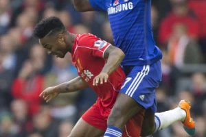 Sterling "popio" pesnicu pa žuti karton