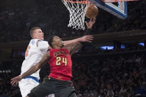 "Bananamen" Porzingis podelio tri banane u sekundi