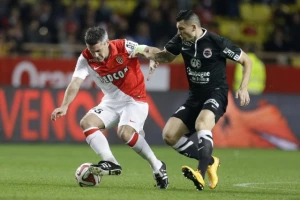 Osipa se Monako, Juve koristi situaciju