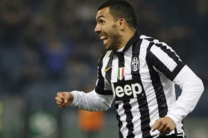Tevez večeras na klupi!