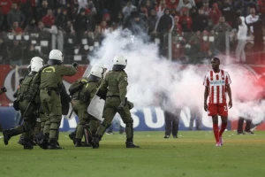 HAOS U SOLUNU - Prekinut meč PAOK - Olimpijakos!