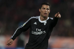 Pogledajte - Maskirani Ronaldo oduševio dečaka u centru Madrida!