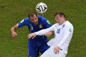 Ne bio im u koži, Englezi okrivili Hodžsona i Runija!