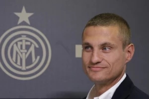 Vida se zaglavio u liftu!