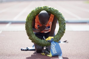 Kenijac Kiptu novi rekorder maratona u Atini!