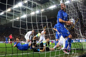 Bonući ima poruku za igrače Čelsija: "Čuvajte se, stiže Kum!"