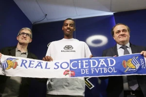 Vila našla zamenu za Monćija - Isak mu duguje karijeru, a Sadik transfer života!