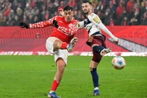 Majnc ima gol-mašinu, ali Hamburg imao sreću do boda!