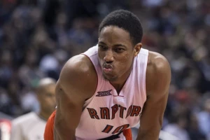 DeRozan ponovo leteo!