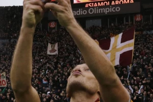 Glasaj za Totija!