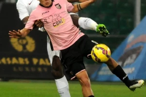 Čelsi "radi" iza leđa Arsenalu?