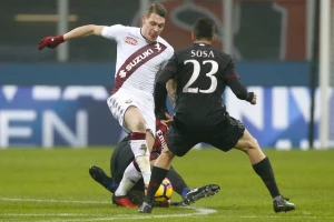 Milan se izvukao uz pomoć gol tehnologije, Ljajić tragičar!