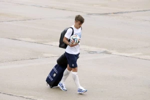 Pojavio se snimak - prepoznajte dečaka koji je pre 20 godina jurio autograme, a danas je vođa "Petlova"!