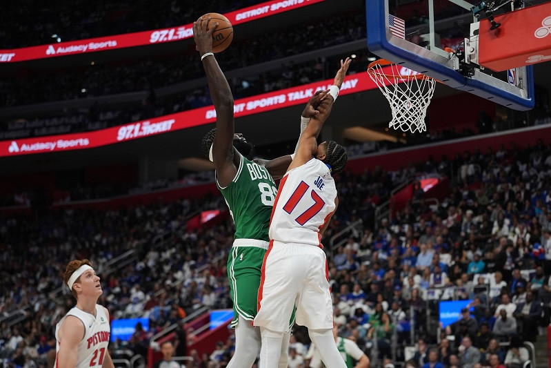 Uzalud 38 poena Pola Džordža, Pistonsi serijom 23:0 oduvali Seltikse na premijeri NBA lige!
