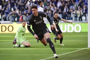 Vlahović vadi Juventusove fleke, Srbin pogodio i izjednačio protiv Frozinonea!