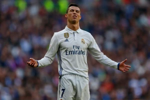 Ronaldo dva puta u sekundi pogodio okvir gola!