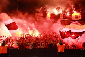 Navijači Dinamo Drezdena prekinuli meč protiv Herte, iz kluba se izvinjavaju: ''Scene koje nanose štetu nemačkom fudbalu u celini!''