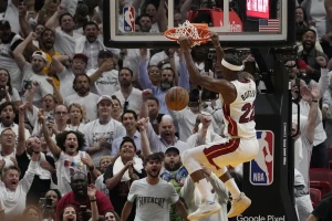Noć heroja, Džimijevih 56, Lebron je jedan, jedini!