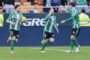 Betis slavi Fornalsa, Valensija pala u finišu