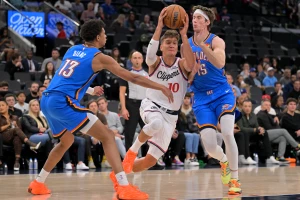 Košmarna noć za Bogdana - bivši saigrač mu "krao" slavu iz Hoksa, Srbin to gledao sa klupe