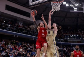 Milano "razbio" Barsu za 30 minuta, pa se žestoko "kockao" i nekako pobedio, za nastavak plej-in bitke