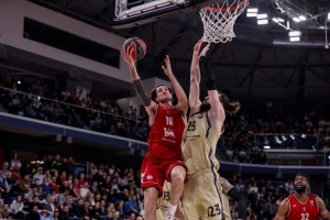 Milano "razbio" Barsu za 30 minuta, pa se žestoko "kockao" i nekako pobedio, za nastavak plej-in bitke