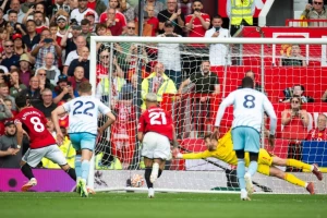 PL - Arsenal ispustio pobedu sa igračem više, Junajted uspeo da nadoknadi 0:2!