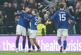 Sančez poklanjao, Beto kažnjavao, Rosenior ne zaslužuje da odvede Čelsi u LŠ, sad mu i Mojes diše za vratom!