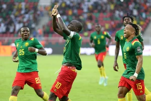 KAN - Hotesa naljutio domaćina, Ekambi i Abubakar pogurali Kamerun do druge runde!