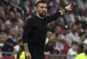 Ajaksovo samoubistvo! Gol u 99. sa igračem više, kolo pre kraja PSV preuzeo vrh tabele!