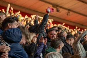 Neka puca, neka eksplodira - Niže engleske lige petkom!