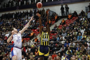 Fener suvereno do pobede u derbiju i trofeja u Kupu