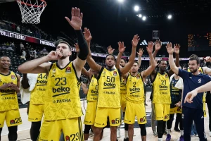 Fener kao da je već osvojio - Haos u svlačionici, Šaras u đakuziju
