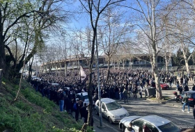 Na hiljade "Grobara" protestuje, Vazura i Vučelić na poternici - Navijačima se obratio Vujošević