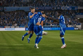 Slovan je druga dimenzija, Zrnjiski na kolenima u Bratislavi