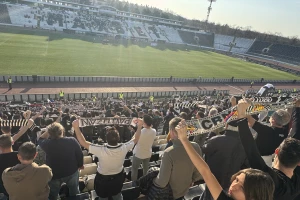 UŽIVO - Grobari ovacijama dočekali Blagojevića, njegovo ime je prvo što su skandirali