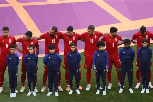 Himna Irana - Igrači ovog puta pevaju, dok ceo stadion zviždi!