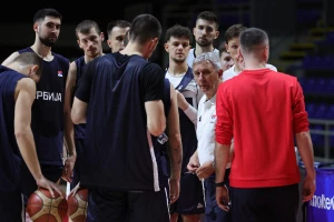 POLUVREME - Pešić nema rešenja za Luka Nelsona, ali Srbija vodi