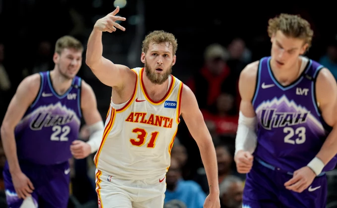 AP Photo/Mike Stewart